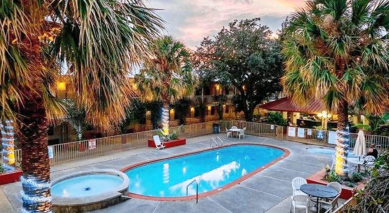 Family Garden Inn & Suites — photo 2