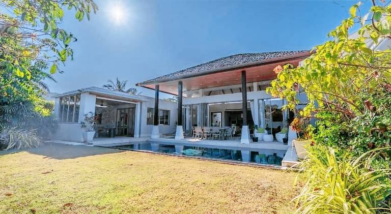 Botanica 4 BR Villa Layan Beach in Sa Khu