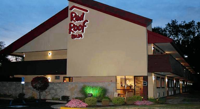 Red Roof Inn Utica — photo 3