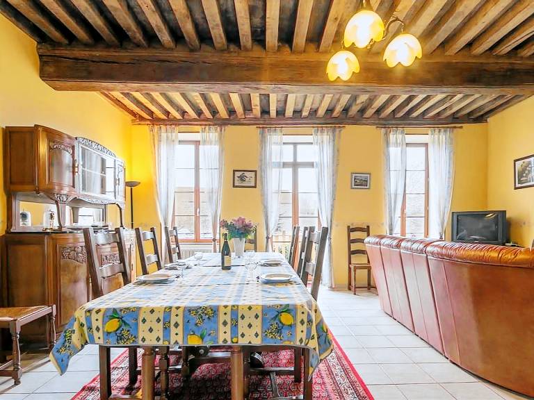 Charming old house with pets allowed, large courtyard and secure parking — photo 4