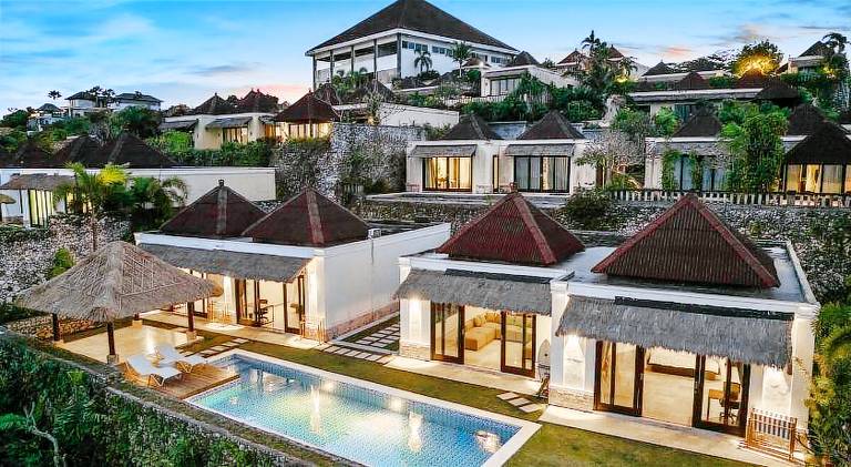 Villa with pool — photo 2