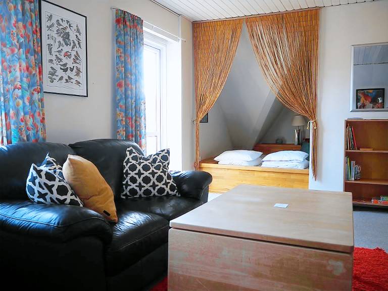 Lovely Town Apartment - Sleeps 5, Parking & Garden — photo 2