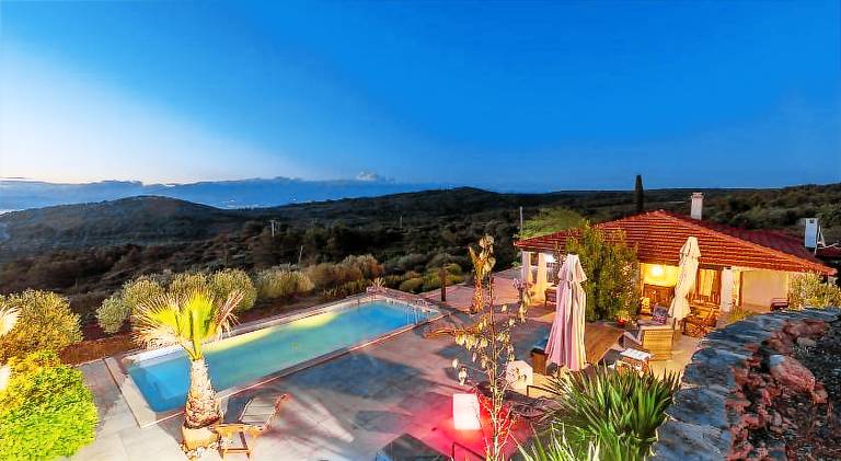 Villa with pool — photo 3