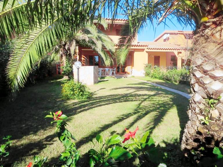 Charming vacation home with BBQ & yard | Next to the beach | Pets are welcome — photo 3