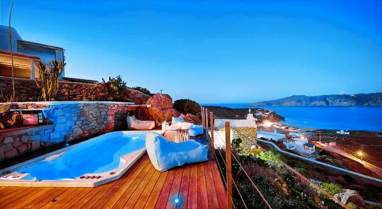 Villa with barbeque, yard & private pool | Pets are welcome — photo 3