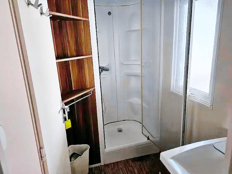 Camping with 4 views - Mobil-home Aqua 3 rooms 4 people Air-conditioned Terrace Semi-Cover TV — photo 5