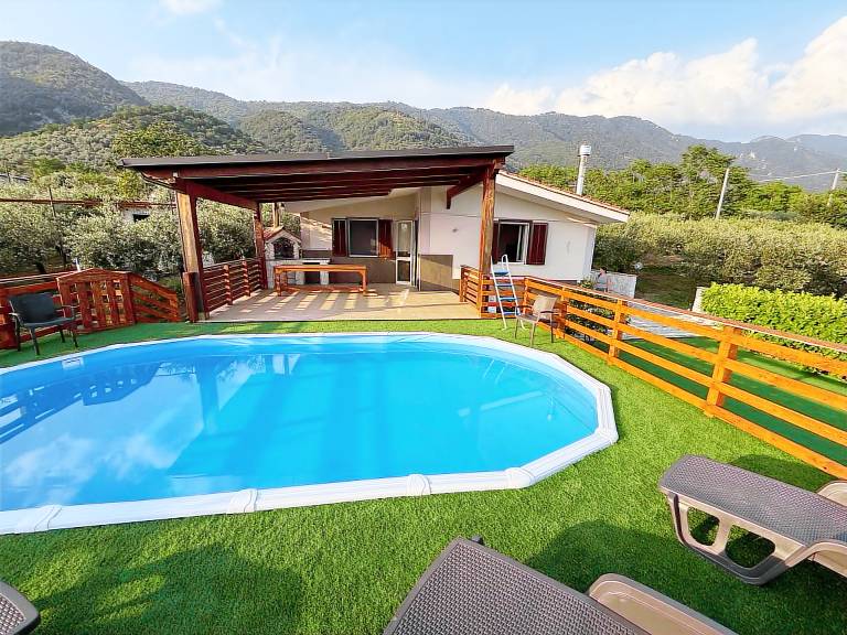 Villa with private pool, BBQ & garden | Nature view — photo 4