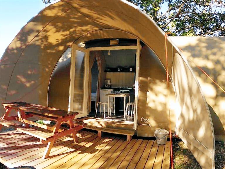 Bungalow with patio & pool | Pets are welcome — photo 4