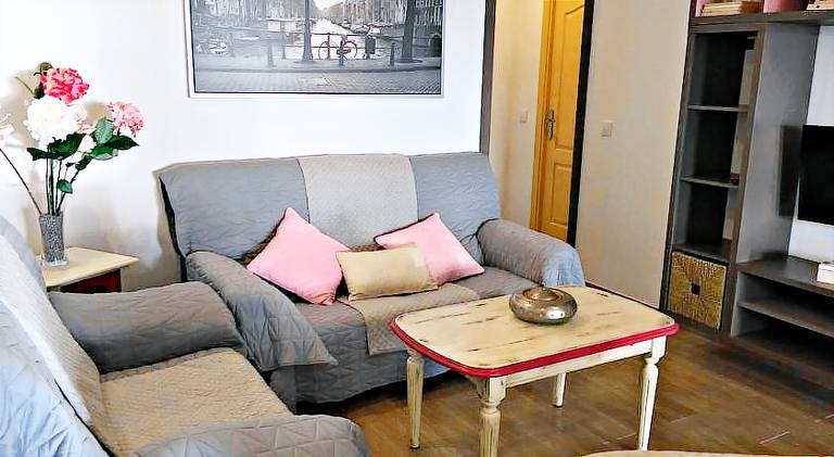 Vacation home with patio, garden & private pool | Pet-friendly — photo 2