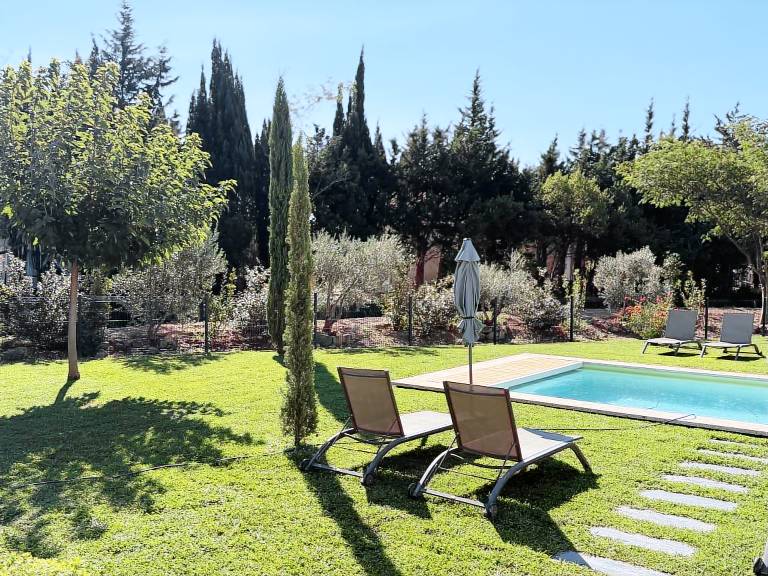 Children-friendly villa with BBQ, terrace & yard | Pool view | Pets are welcome — photo 3