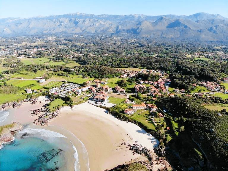 Lovely rental apartment with patio & yard | Close to the beach | Perfect for remote work | Pets are welcome in Llanes