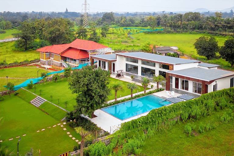 Spacious villa with jacuzzi, garden & private pool | Pets allowed — photo 4