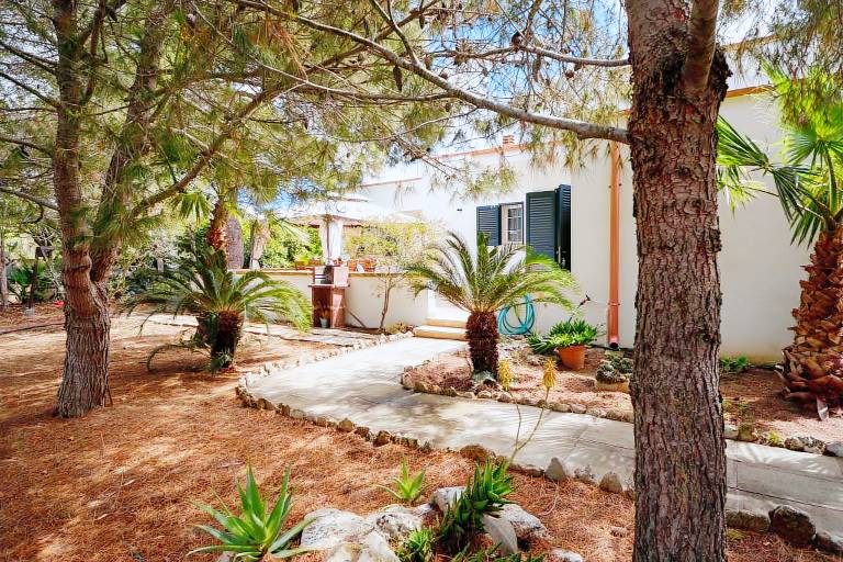 Villa with BBQ, patio & yard | Garden view — photo 2