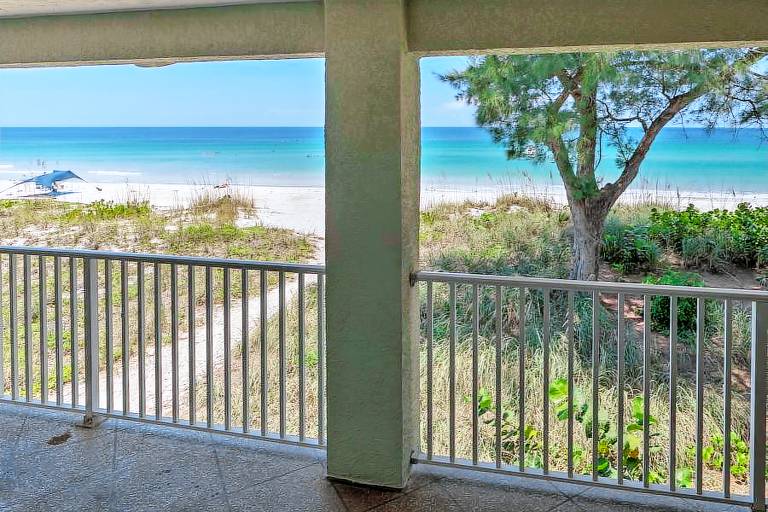 Condo | Sea view — photo 2