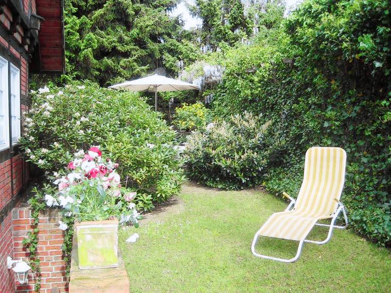 Apartment with patio, barbeque & garden — photo 4