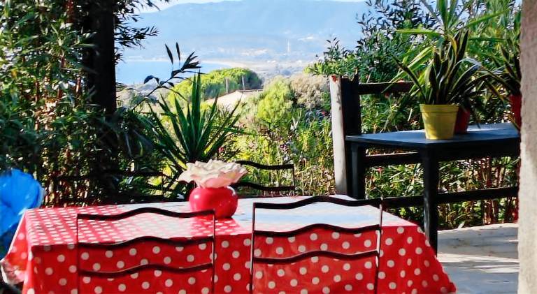 Holiday apartment with patio & private pool — photo 3