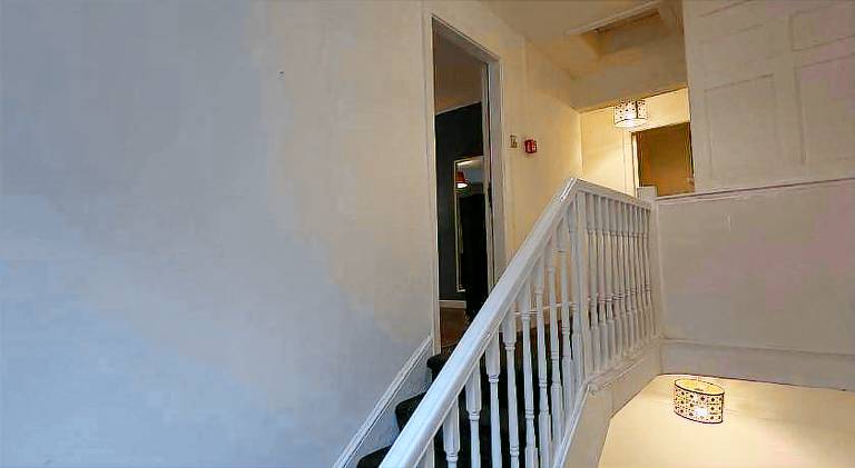 Spacious 4 Bedroom Apartment with Terrace Liverpool by StaySavvy Accommodation — photo 4