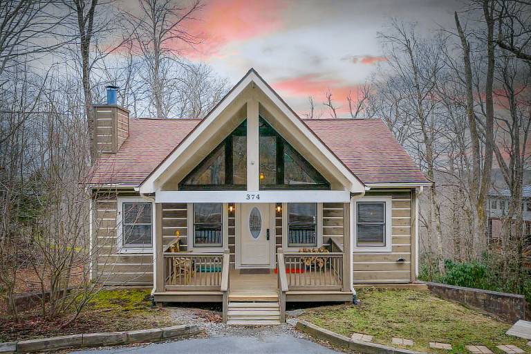 2 Master Suite Cabin! Walk to Appalachian Ski Mtn. Hot Tub, Game Room & Fire Pit — photo 5
