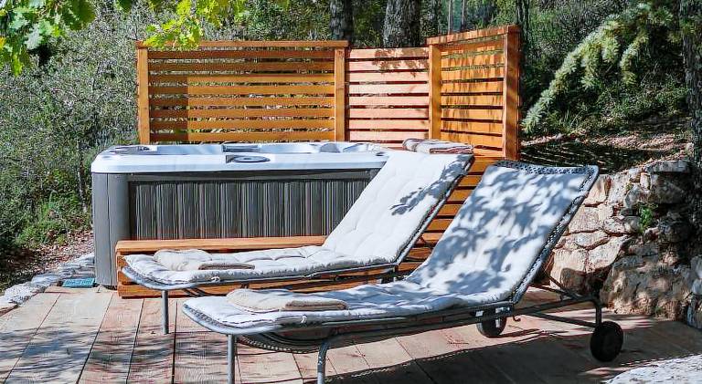Vacation home with pool, grill & jacuzzi — photo 4