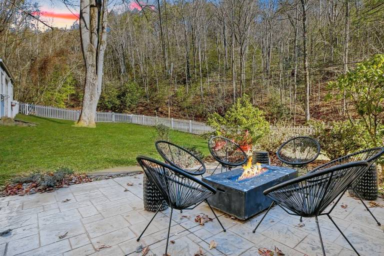 Family-friendly wonderful cabin with patio, private pool & garden | Pets are welcome — photo 3