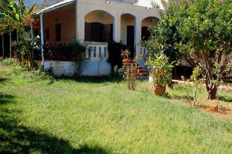 Beautiful apartment with yard, barbeque & terrace | Sea view | Dogs allowed — photo 3