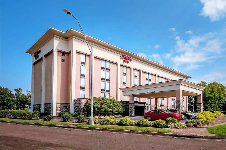 Hampton Inn Charleston-Downtown (Civic Center) — photo 2