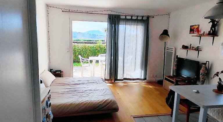 Apartment with pool — photo 2