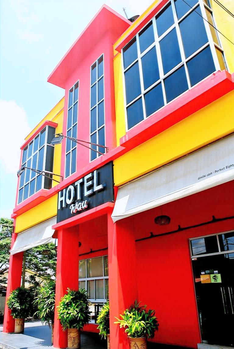 Wau Hotel
