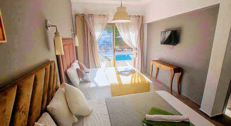 Villa with pool — photo 2