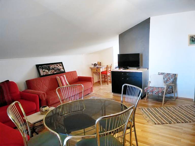 Fully equipped pleasant rental apartment with grill, patio & yard | Dogs allowed — photo 5