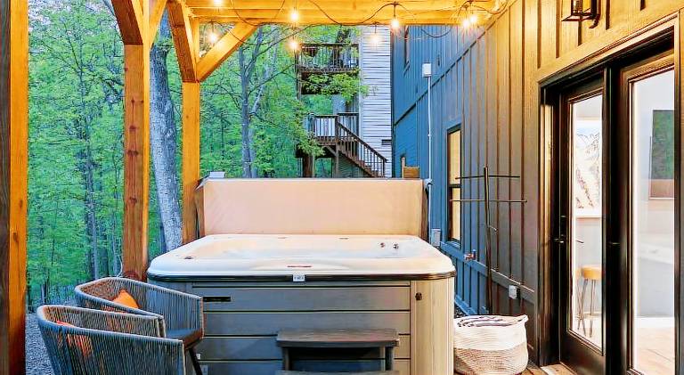 Vacation home with jacuzzi — photo 5