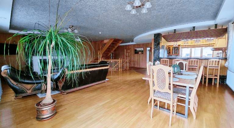 Villa with hot tub & pool — photo 4