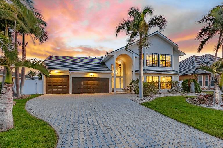 Child-friendly big vacation home with grill, private pool & yard | Water view | Perfect for remote work | Pet-friendly — photo 5