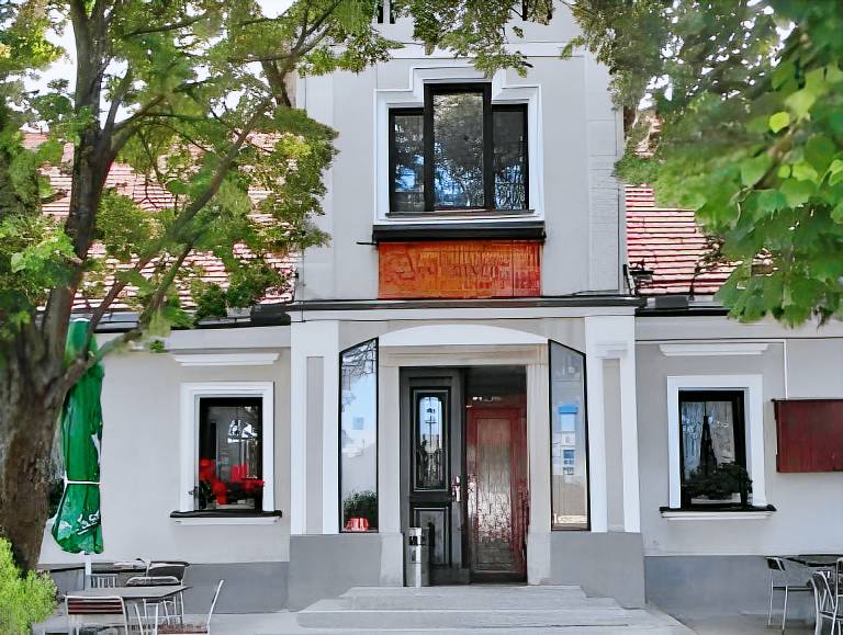 Prenočišče z zajtrkom Raka
