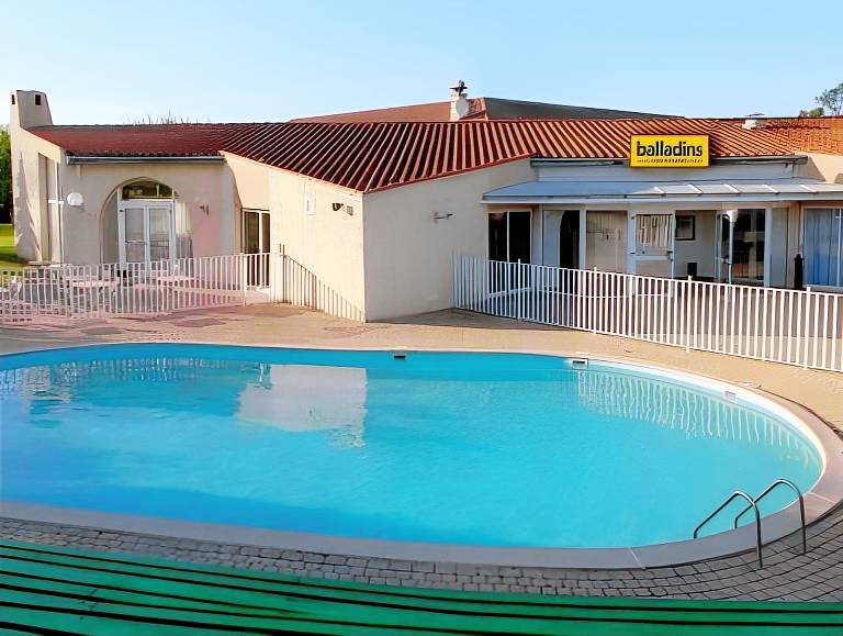 Greet Hotel Castres Saix in Castres