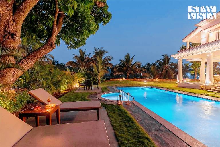 Villa with pool & garden in Baga