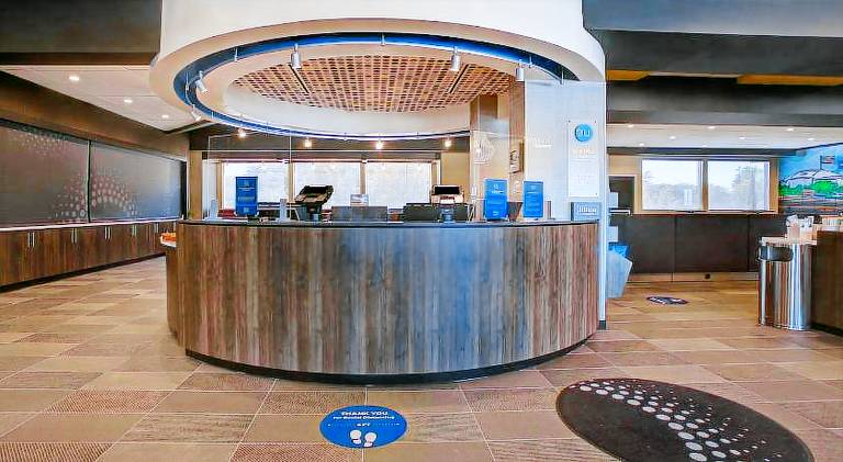Tru by Hilton Grand Prairie Dallas — photo 3