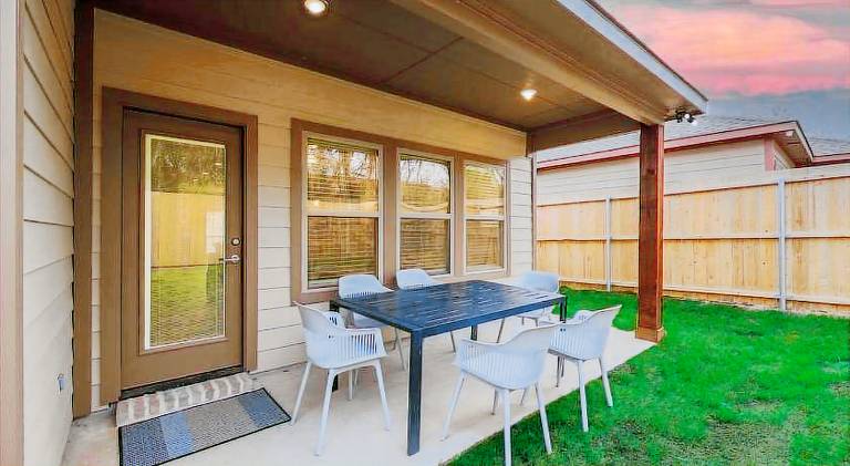Fully equipped vacation home with yard | Pets are welcome — photo 5