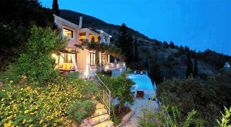 Vacation home with grill, terrace & garden in Lefkada