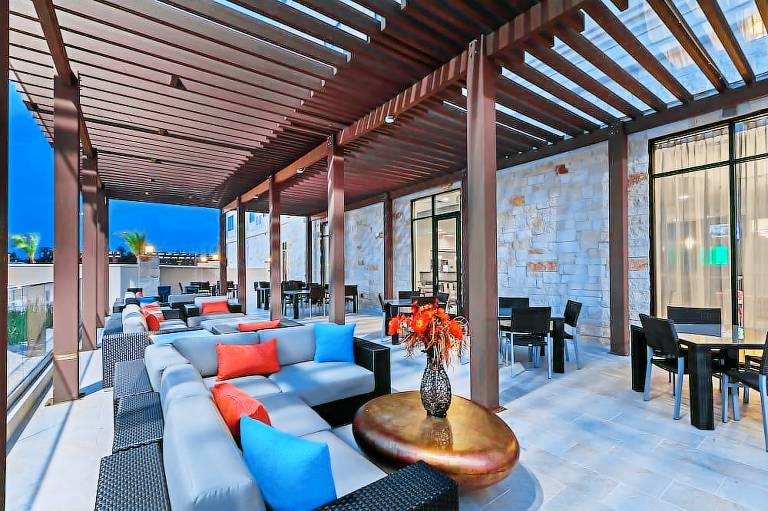 Holiday Inn Houston NE Bush Airport Area by IHG