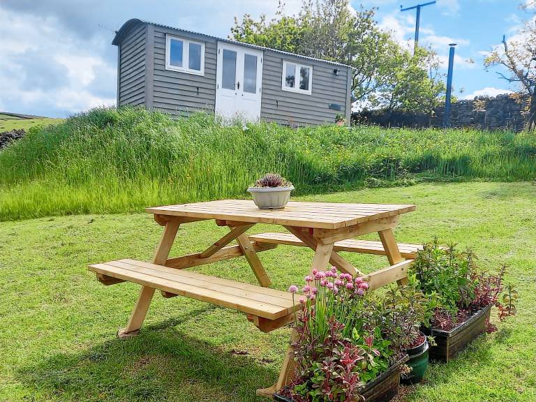 The Journeyman Luxury Shepherds Hut