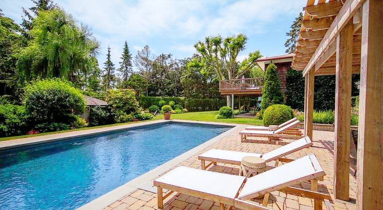 Wonderful vacation home with pool | Pets are welcome in Southampton, NY