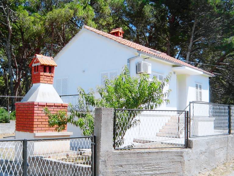 House with grill, patio & garden — photo 2