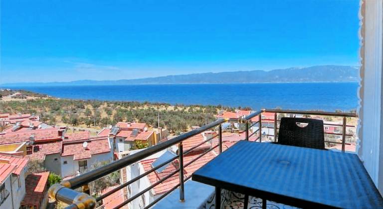 Serviced apartment with pool, terrace & BBQ — photo 4