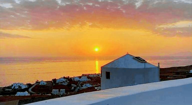 Apartment with terrace & private pool | Perfect for remote work in Santorini