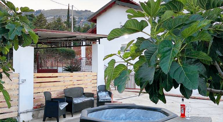 Villa with hot tub in Monreale