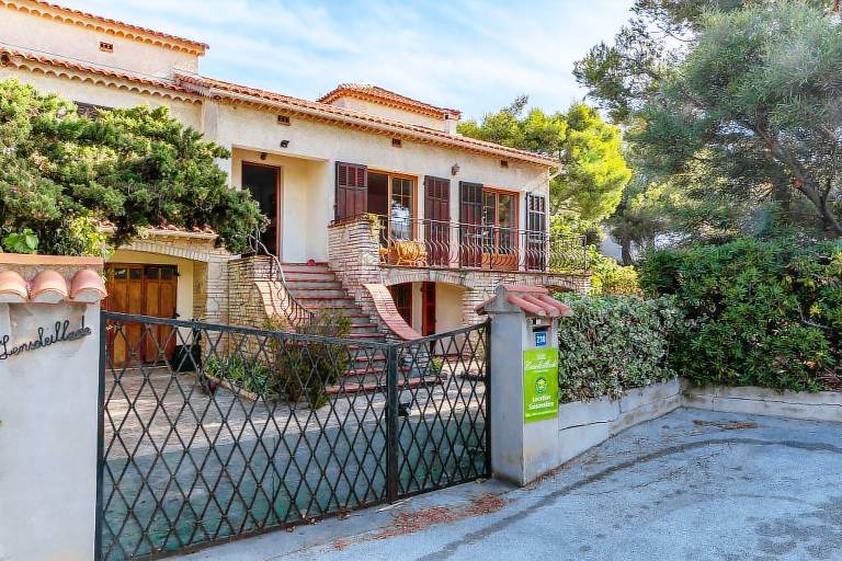 Charming gite with barbeque, patio & garden | Close to the beach | Pet-friendly in Toulon