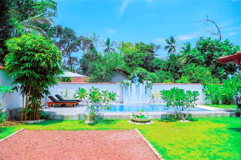 Beautiful villa with yard & pool | Pets allowed in Hikkaduwa