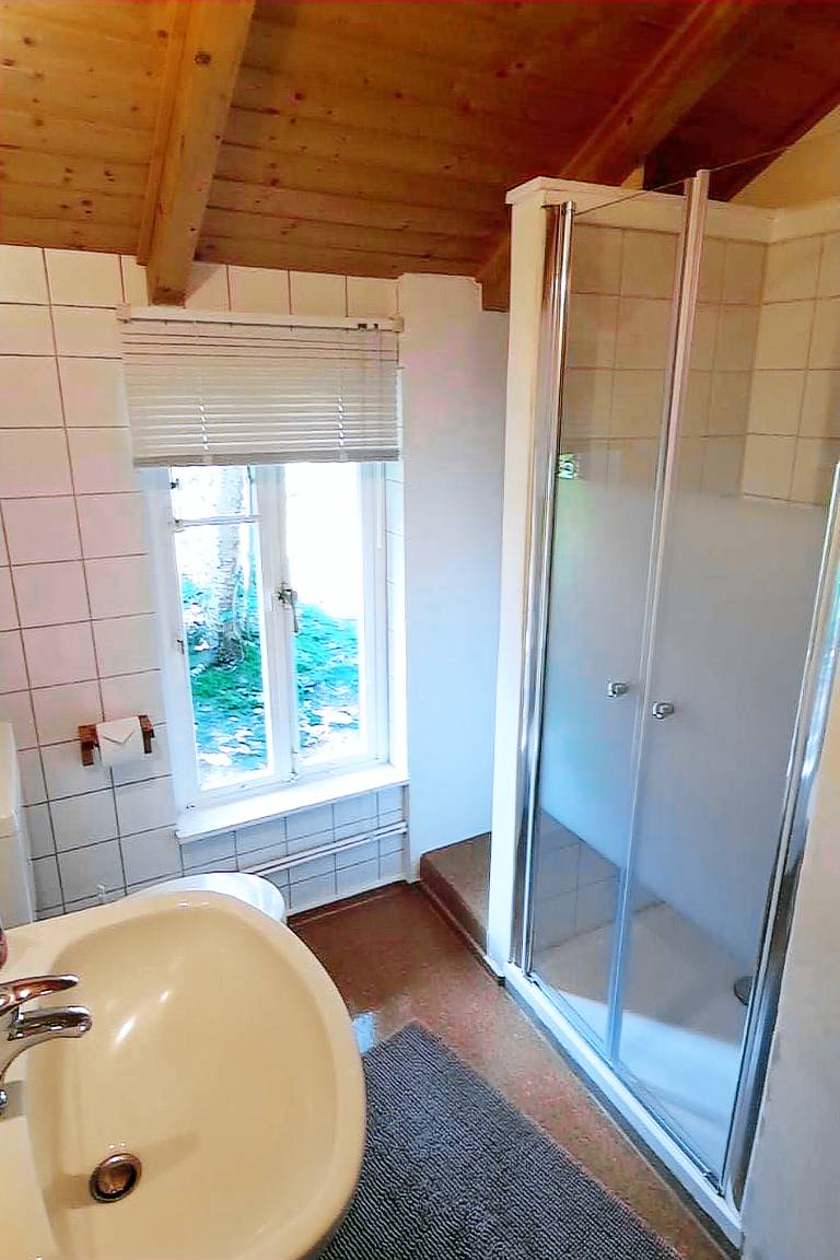 Fully equipped charming vacation home with yard, barbecue & patio | Pets are welcome — photo 2