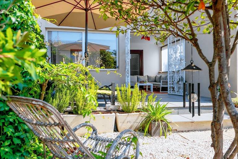 Exquisite holiday home with private garden, sun loungers, high chair, washing machine - only 700 metres to the beach — photo 2